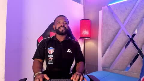 Snapshot of gerald_scott7 chatting on December 5, 4:32 am GERALD online show from December 5, 4:32 am