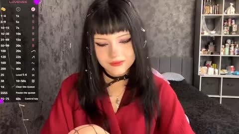 Snapshot of germainebourlier chatting on June 2, 7:32 am EmelyWoodes online show from June 2, 7:32 am
