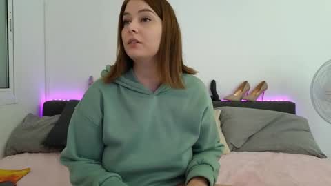 Snapshot of germangirl1996 chatting on December 26, 4:58 pm Nadine online show from December 26, 4:58 pm