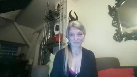 Snapshot of germansweety1 chatting on October 18, 5:03 pm germansweety online show from October 18, 5:03 pm