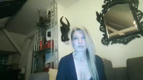 Snapshot of germansweety1 chatting on November 8, 4:29 pm germansweety online show from November 8, 4:29 pm