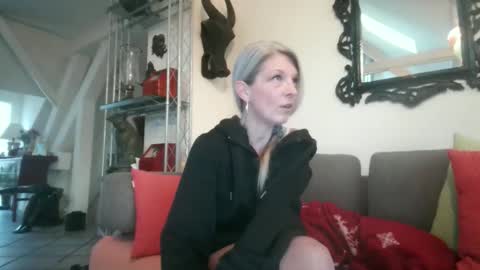 Snapshot of germansweety1 chatting on November 22, 3:22 pm germansweety online show from November 22, 3:22 pm