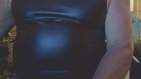 Snapshot of geterdone69mmm chatting on May 17, 10:17 pm geterdone69mmm online show from May 17, 10:17 pm
