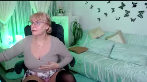 Ghertrudequeen online show from November 22, 5:17 am