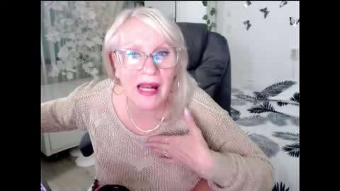 Snapshot of ghertrudequeen chatting on March 16, 5:44 am Ghertrudequeen online show from March 16, 5:44 am