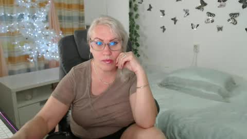 Ghertrudequeen online show from June 17, 4:37 am