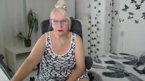 Ghertrudequeen online show from July 25, 4:32 am