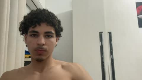 Snapshot of ghilassss chatting on March 22, 10:24 pm ghilassss online show from March 22, 10:24 pm