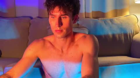 Snapshot of ghostdaddy9 chatting on October 8, 1:14 am big boy ghost face online show from October 8, 1:14 am