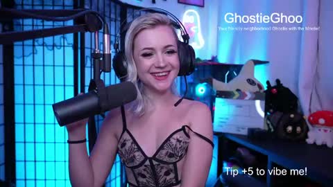 Snapshot of ghostieghoo chatting on May 21, 11:56 pm Ghostie online show from May 21, 11:56 pm