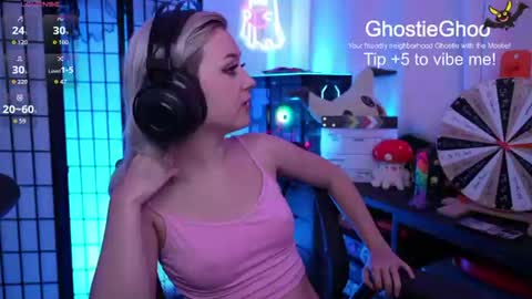 Snapshot of ghostieghoo chatting on June 12, 7:35 pm Ghostie online show from June 12, 7:35 pm