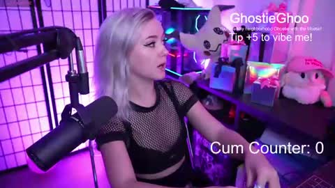 Snapshot of ghostieghoo chatting on August 9, 1:40 am Ghostie online show from August 9, 1:40 am