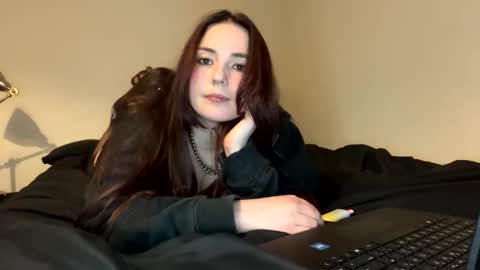 Snapshot of ghostpetal chatting on April 4, 1:48 am ghostpetal online show from April 4, 1:48 am