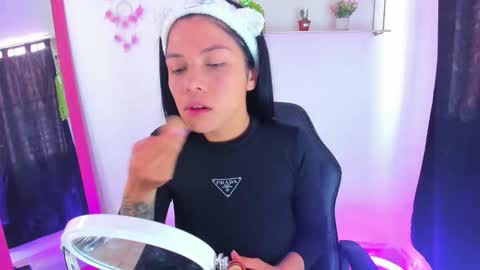 giaaaa   online show from February 16, 6:48 pm