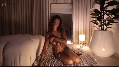 Snapshot of gia_curly chatting on May 31, 2:09 am Leo online show from May 31, 2:09 am
