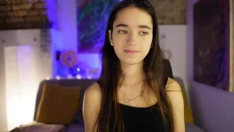 Snapshot of gia_paige18 chatting on December 18, 9:04 am Gia Paige18 online show from December 18, 9:04 am