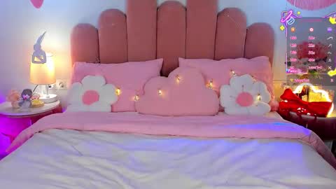 Snapshot of giacale chatting on December 1, 1:27 pm Gia online show from December 1, 1:27 pm