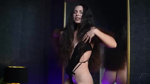  Gia  online show from November 12, 8:30 pm