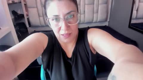 G I A  FOX online show from October 6, 7:33 pm