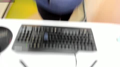 G I A  FOX online show from November 1, 1:02 pm