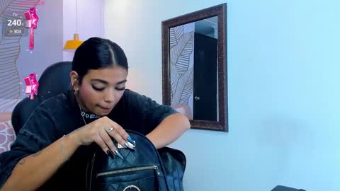 Gia  online show from December 27, 11:42 pm