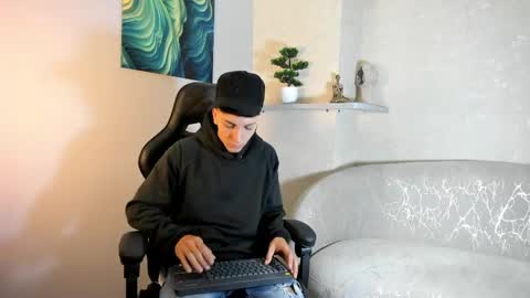 Snapshot of gian_rossii chatting on June 5, 11:16 am GIAN online show from June 5, 11:16 am