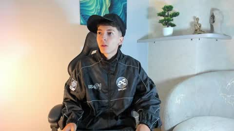 Snapshot of gian_rossii chatting on June 8, 11:21 am GIAN online show from June 8, 11:21 am