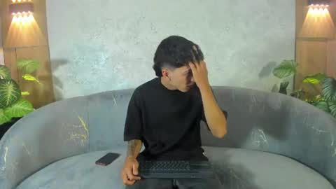 Snapshot of gian_rossii chatting on June 13, 5:44 pm GIAN online show from June 13, 5:44 pm