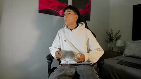 Snapshot of gian_rossii chatting on June 15, 11:23 am GIAN online show from June 15, 11:23 am