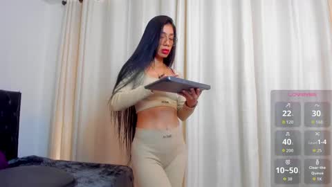 Snapshot of giana_gill chatting on April 30, 5:08 pm Giana online show from April 30, 5:08 pm