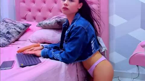 Snapshot of gianna_watson chatting on March 3, 7:28 pm gianna_watson online show from March 3, 7:28 pm