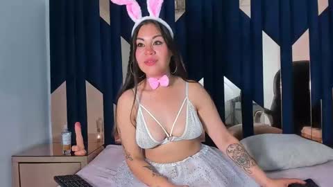 GiannaJohnson online show from October 24, 4:09 am