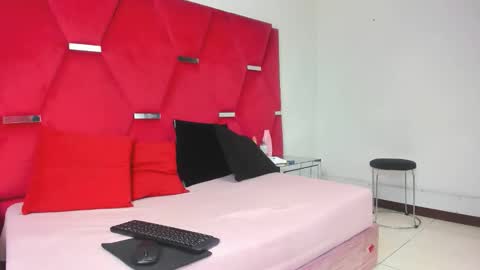 GiannaJohnson online show from November 17, 4:07 am