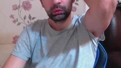 Snapshot of gianni_lion chatting on February 15, 11:23 pm Gianni online show from February 15, 11:23 pm