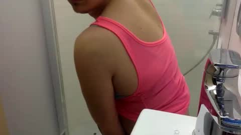 Snapshot of giannispr1998 chatting on December 17, 5:41 pm Horny Sissy online show from December 17, 5:41 pm