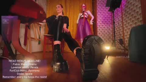 Snapshot of giantess_eva chatting on April 19, 6:10 pm Eva online show from April 19, 6:10 pm