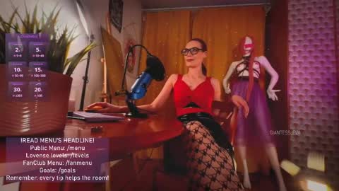 Snapshot of giantess_eva chatting on May 17, 7:21 pm Eva online show from May 17, 7:21 pm
