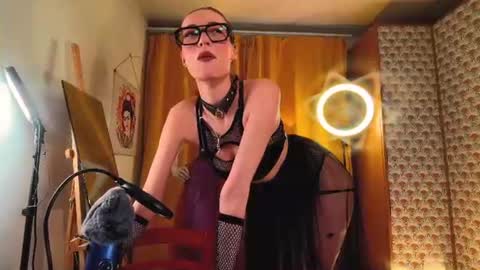 Snapshot of giantess_eva chatting on July 10, 6:21 pm Eva online show from July 10, 6:21 pm
