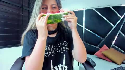 Snapshot of giaroussel chatting on September 29, 4:12 pm GiaRoussel online show from September 29, 4:12 pm