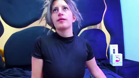 Snapshot of giaroussel chatting on October 11, 3:54 pm GiaRoussel online show from October 11, 3:54 pm