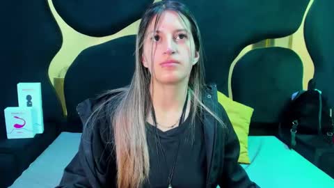 Snapshot of giaroussel chatting on October 21, 3:24 pm GiaRoussel online show from October 21, 3:24 pm