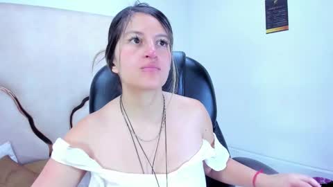 Snapshot of giaroussel chatting on October 25, 4:13 pm GiaRoussel online show from October 25, 4:13 pm