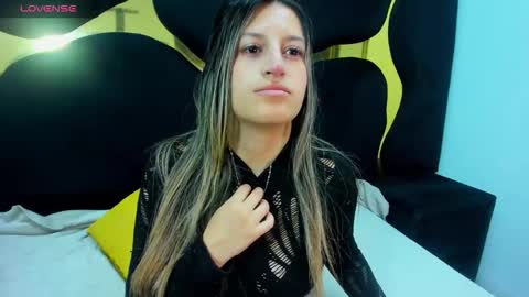 Snapshot of giaroussel chatting on October 31, 3:02 pm GiaRoussel online show from October 31, 3:02 pm