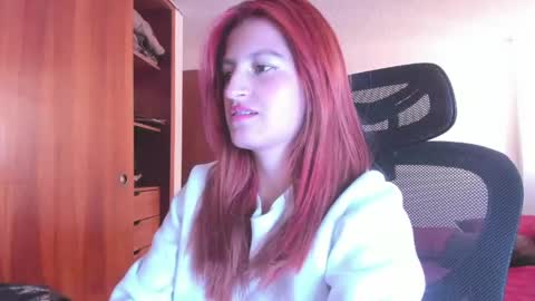 Snapshot of giaroussel chatting on April 21, 2:23 pm GiaRoussel online show from April 21, 2:23 pm