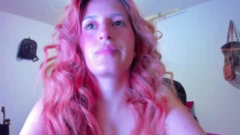 Snapshot of giaroussel chatting on June 8, 7:58 pm GiaRoussel online show from June 8, 7:58 pm