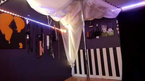 Giggles online show from March 28, 4:06 pm