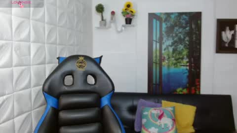 Snapshot of gigi_gilt_ chatting on May 9, 9:47 am Gigi 3 online show from May 9, 9:47 am