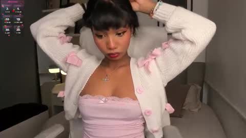 Snapshot of gigi_strawberry chatting on October 14, 4:46 am GIGI online show from October 14, 4:46 am