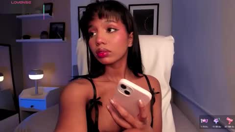 Snapshot of gigi_strawberry chatting on November 5, 5:18 am GIGI online show from November 5, 5:18 am