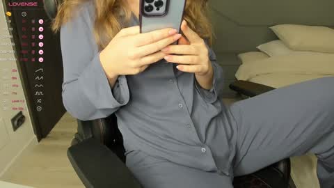 gigihadd online show from January 23, 5:52 pm